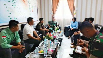 Sikapi Temuan Makanan Tak Layak Konsumsi di Simbar, Kodim Simeulue Panggil Penanggung Jawab Dapur MBG 1 Kodim 0115/Simeulue mengambil langkah tegas dengan memanggil penanggung jawab dapur MBG dan pengelola program untuk memberikan klarifikasi, di Makodim Simeulue, Rabu (13/08/2025). Foto: Ist