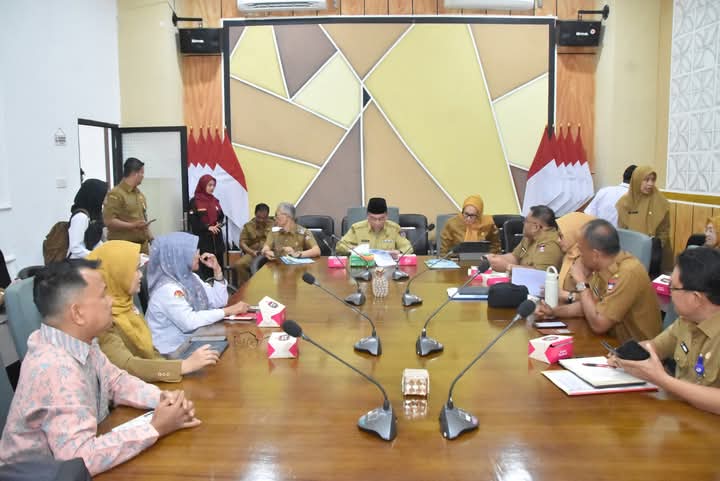 Wawako Padang Maigus Nasir Pimpin Rapat Evaluasi Program MBG (Foto:Diskominfo Padang).