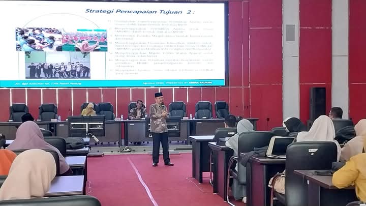 Kabag Kesra Kota Padang, Jasman, menyampaikan sambutan mewakili Wakil Wali Kota Padang, Maigus Nasir.(Foto:Diskominfo Padang) 