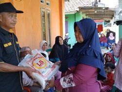 1,25 Ton Beras Disalurkan Ketua DPC Granat Tanggamus dan PT Media Prioritas Tivi Sambut HUT ke-80 RI