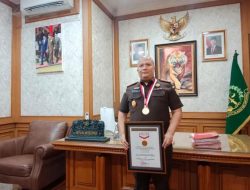 Kajari Kota Bandung Irfan Wibowo Raih Penghargaan Rekor MURI, Pidum Humanis dan Pidsus Tajam