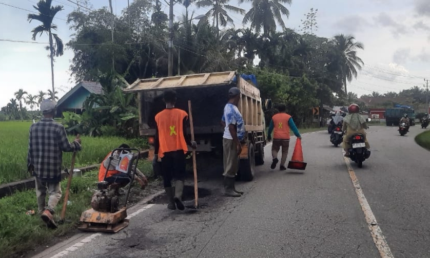 Perbaikan Jalan Nasional di Abdya Mulai Dikerjakan BPJN Usai Protes Warga 1 IMG 20250813 130034