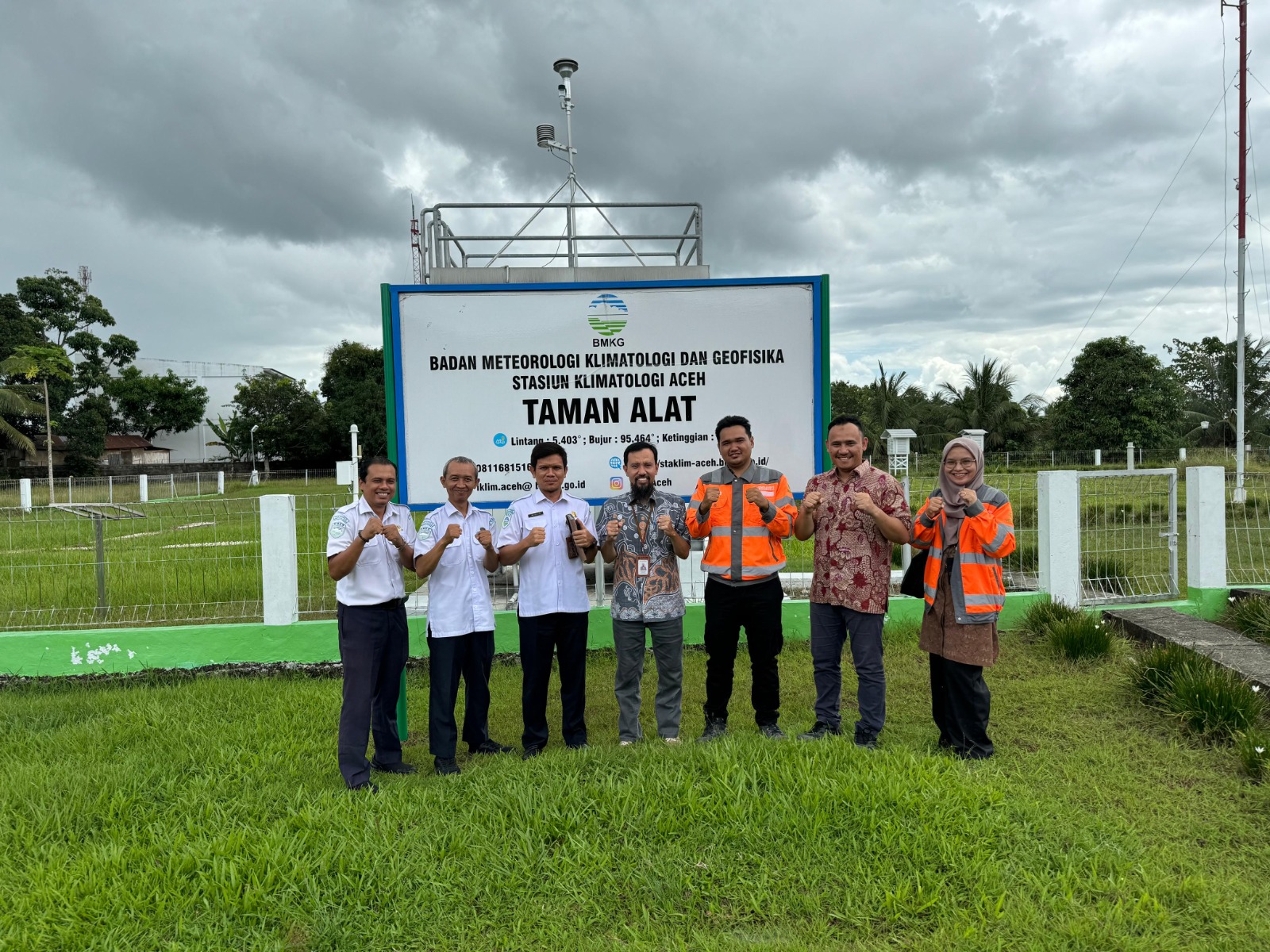 PT SBA dan BMKG Pasang ARG, Perkuat Mitigasi Bencana Hidrometeorologi di Aceh Besar 1 WhatsApp Image 2025 08 22 at 17.21.31