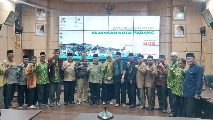 DMI Padang Resmi Bubarkan Panitia Raker, Fokus Dukung Progul Smart Surau Pemko pada pertemuan yang digelar di Gedung Abu Bakar Ja’ar, Balai Kota Padang (Foto:Diskominfo Padang)
