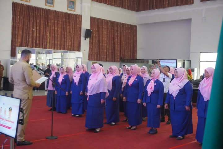 Pengurus GOW Kota Padang Dikukuhkan, Perkuat Peran Perempuan dalam Pembangunan 1 Pengurus Gabungan Organisasi Wanita (GOW) Kota Padang periode 2025-2030 resmi dikukuhkan di Ruang Bagindo Aziz Chan, Balai Kota Padang (Foto:Diskominfo Padang)