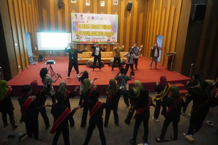 DP3AP2KB Kota Padang menggelar pelatihan capacity building bagi Forum Anak Kota Padang di Youth Center (Foto:Diskominfo Padang)