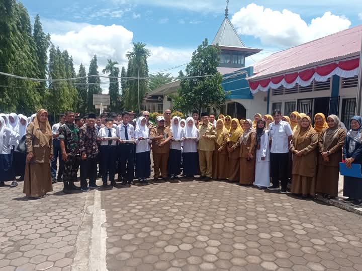 Pengelola SPPG Diminta Perhatikan Selera Siswa Penerima MBG 1 Wakil wali kota Padang,Maigus Nasir pada saat menghadiri launching MBG di SMP N 22 Padang (Foto: Diskominfo Padang)