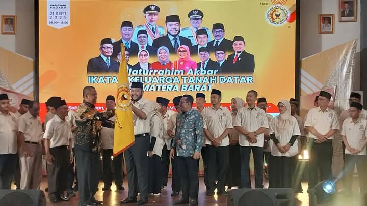 Pengurus Ikatan Keluarga Tanah Datar (IKTD) Sumatra Barat periode 2025-2029 resmi dikukuhkan di Gedung Bagindo Aziz Chan Youth Center (Foto:Diskominfo Padang)
