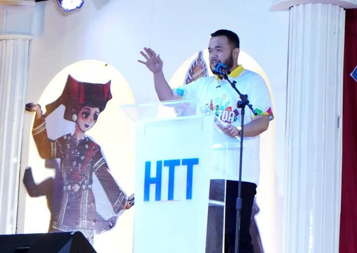 Wali Kota Padang, Fadly Amran, menghadiri pembukaan Kota Tua Festival yang digelar Himpunan Tjinta Teman (HTT) Pusat Padang di GOR HTT (Foto:Diskominfo Padang)