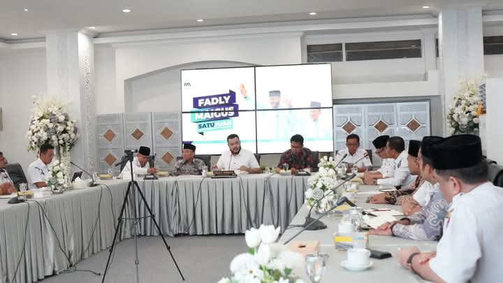 Rapat implementasi program dipimpin langsung oleh Wali Kota Padang, Fadly Amran, di Kediaman Resmi Wali Kota (Foto:Diskominfo Padang)
