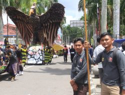 Pesona Santri Khoirul Ummah Payung Hiasi Karnaval Provinsi Bangka Belitung