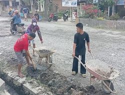 Warga Sukoharjo Perbaiki Jalan Rusak Secara Swadaya, Kecewa Pemerintah Provinsi Lampung Tak Serius Benahi Infrastruktur