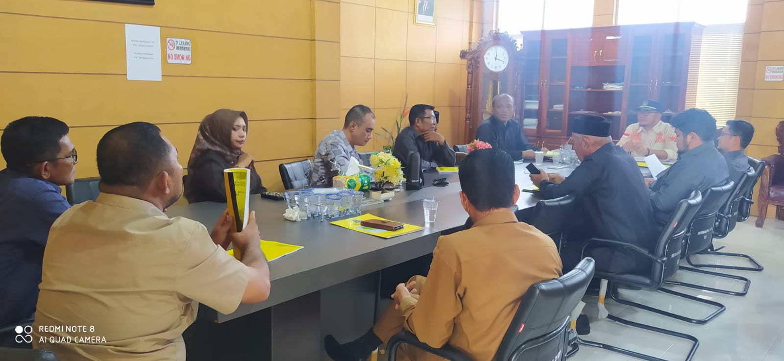 DPRK Simeulue Gelar Rapat Pimpinan Mendadak: Desak TAPK Serahkan KUA-PPAS, Bahas RTRW hingga Lahan HGU 1 Ketua DPRK, Rasmanudin H. Rahamin, SE, M.M., mengumpulkan seluruh pimpinan dewan dalam rapat khusus, di Ruang Pimpinan, Selasa (09/09/2025) kemarin. Foto: ist