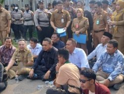 Anggota DPRD Fraksi PKS Ajak Mahasiswa Berdialog Langsung di Tengah Aksi
