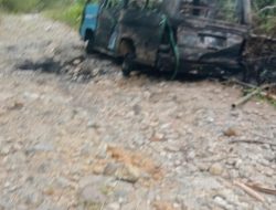 Lau Gedang Mencekam! Mobil Penumpang Dijarah, Dibakar, Supir Luka-Luka