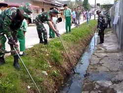 Sambut HUT ke-80 TNI, Kodim 0117 Aceh Tamiang Bersihkan Masjid Al-Fuad Bersama Warga
