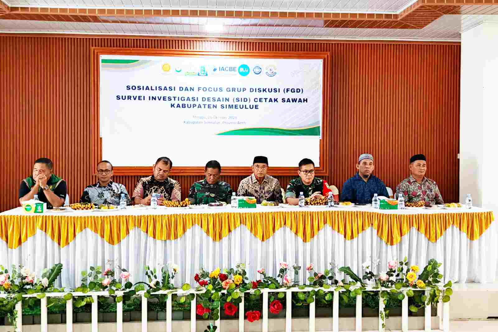 Kegiatan Focus Group Discussion (FGD) Survei Investigasi Desain (SID) Cetak Sawah di Aula Kantor Bupati Simeulue, Desa Air Dingin, Kecamatan Simeulue Timur, Minggu (26/10/2025). (Foto : ist)