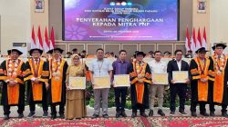 Dinas Kominfo Kota Padang meraih Penghargaan dari Direktur Politeknik Negeri Padang (Foto:Diskominfo Padang)