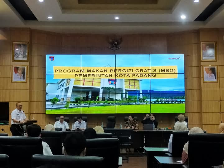 Kunjungan Tim Pemantauan Lapangan MBG dari Sekretariat Dukungan Kabinet, Kementerian Sekretariat Negara RI di Balai Kota Padang (Foto: Diskominfo Padang)