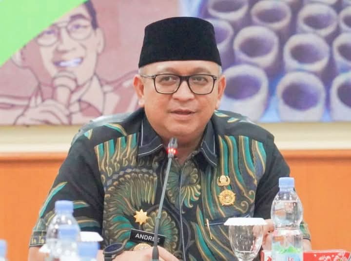 Andree Harmadi Algamar saat membuka Rapat Pesiapan Drill Tsunami di Gedung Youth Center Bagindo Aziz Chan Padang (Foto:Diskominfo Padang)