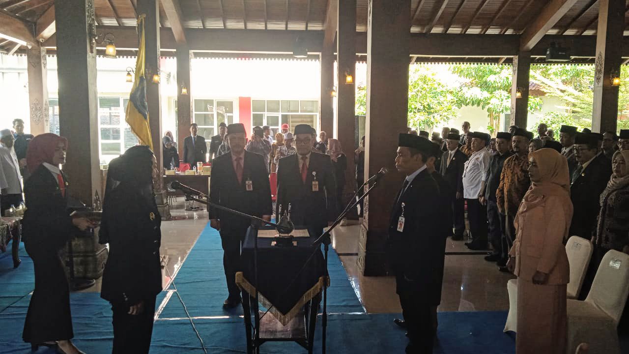 Bupati Brebes Lantik Dr. Tahroni sebagai Sekda Definitif 1 IMG 20251007 WA0056
