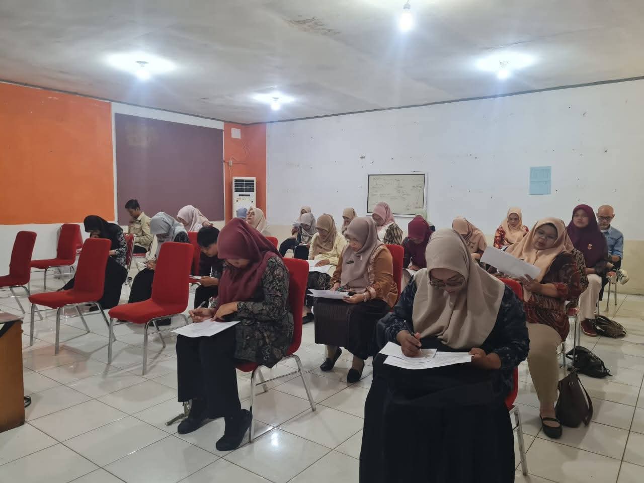 Padang Sedang Mencari Arsiparis Teladan 1 Rangkaian pemilihan arsiparis teladan tingkat Kota Padang di Kantor dinas setempat.(Foto:Diskominfo Padang)