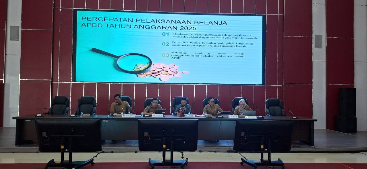 Rapat Koordinasi Pengadaan Barang/Jasa Pemerintah Kota Padang di Ruang Bagindo Aziz Chan, Balai Kota Padang.(Foto:Diskominfo Padang)