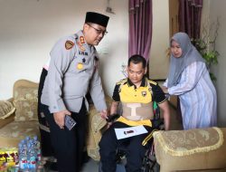 Wujud Kepedulian Pimpinan, Kapolres Brebes Jenguk Anggota yang Sakit Menahun