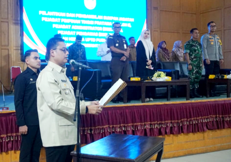 Wali Kota Jeffry Sentana Tunjuk Pelaksana Tugas untuk 10 Kepala OPD 1 IMG 20251125 120442