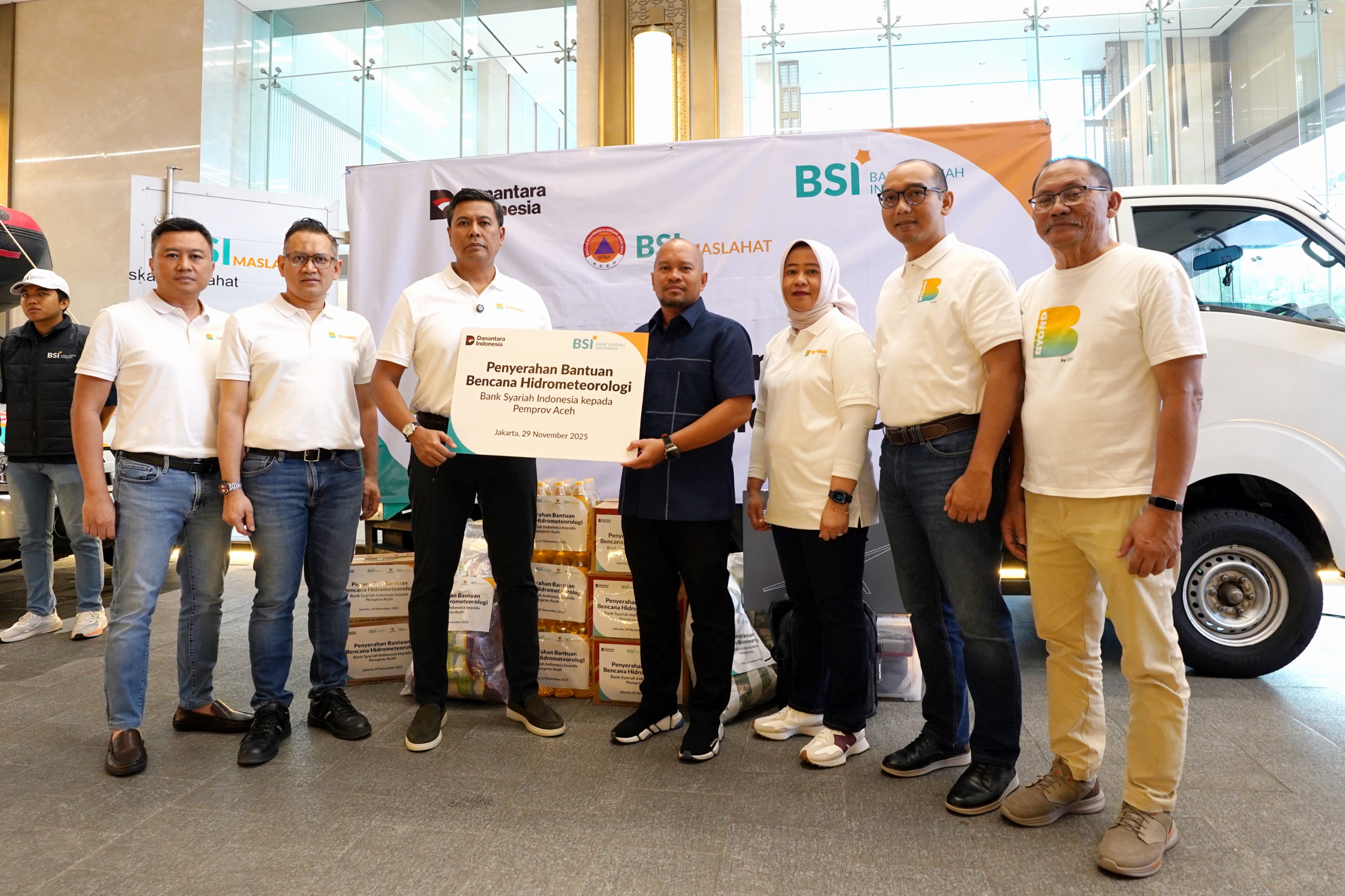 BSI Salurkan Bantuan Tanggap Darurat untuk Masyarakat Aceh, Layanan Perbankan Dipercepat Pulih 1 WhatsApp Image 2025 11 29 at 19.35.53