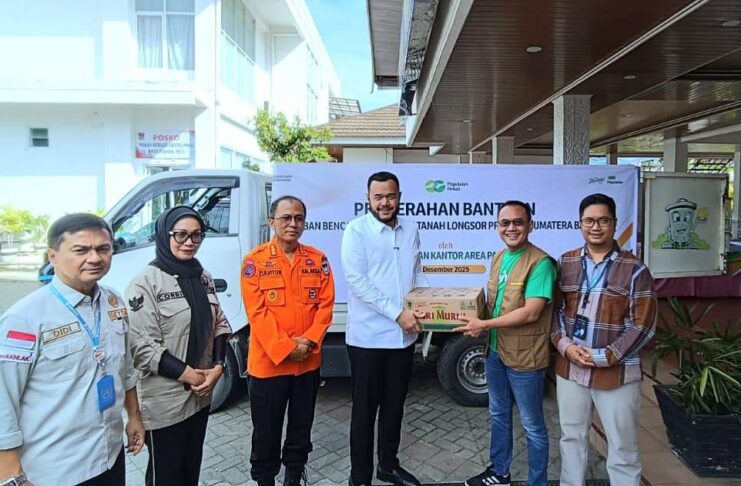 Pemko Padang Terima Bantuan Pemulihan Pascabencana dari PT Pegadaian 1 Wali Kota Padang, Fadly Amran, terima bantuan dari Deputi Bisnis PT Pegadaian Heru Susanto di Posko Tanggap Darurat Kota Padang.(Foto:IST)