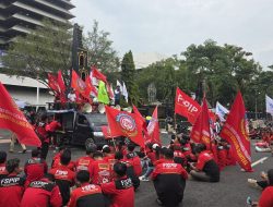 Buruh Demo Kenaikan Upah di Jateng, Gubernur Ahmad Lutfi Pilih Cuek