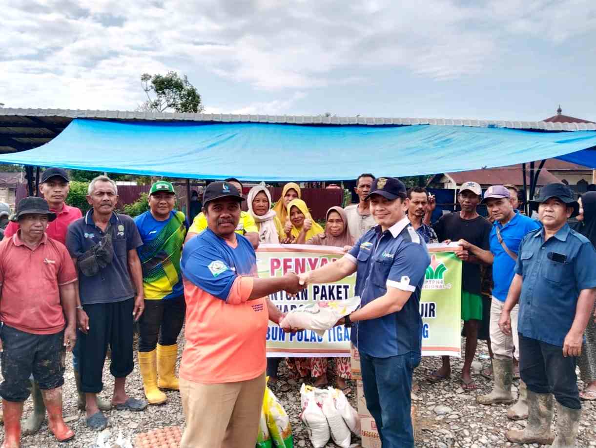 Peduli Korban Banjir, PTPN Kebun Pulo Tiga Salurkan Sembako kepada Masyarakat 1 IMG 20251204 234626