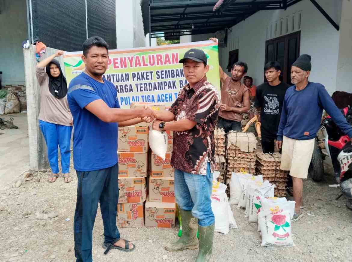 Peduli Korban Banjir, PTPN Kebun Pulo Tiga Salurkan Sembako kepada Masyarakat 3 IMG 20251204 234757