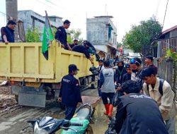 Peduli Banjir Aceh Tamiang, HMI Cabang Langsa Salurkan Sembako dan Air Bersih.