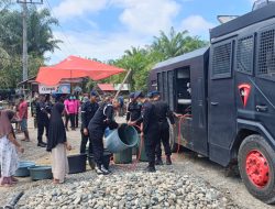Respon Cepat Brimob Polda Aceh, Air Bersih Didistribusikan ke Desa Terdampak Banjir