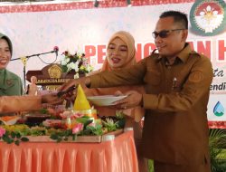 Peringati HUT Ke-26, DWP Brebes Serahkan Bantuan Alat Tulis Sekolah untuk Siswa Kurang Mampu