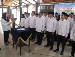 Lantik Forsekdesi, Bupati Mengajak Sekretaris Desa Bekerja Sepenuh Hati Melayani Masyarakat