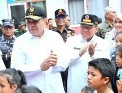 Menko Polkam Djamari Chaniago Salurkan Bantuan Rp300 Juta untuk Kota Padang