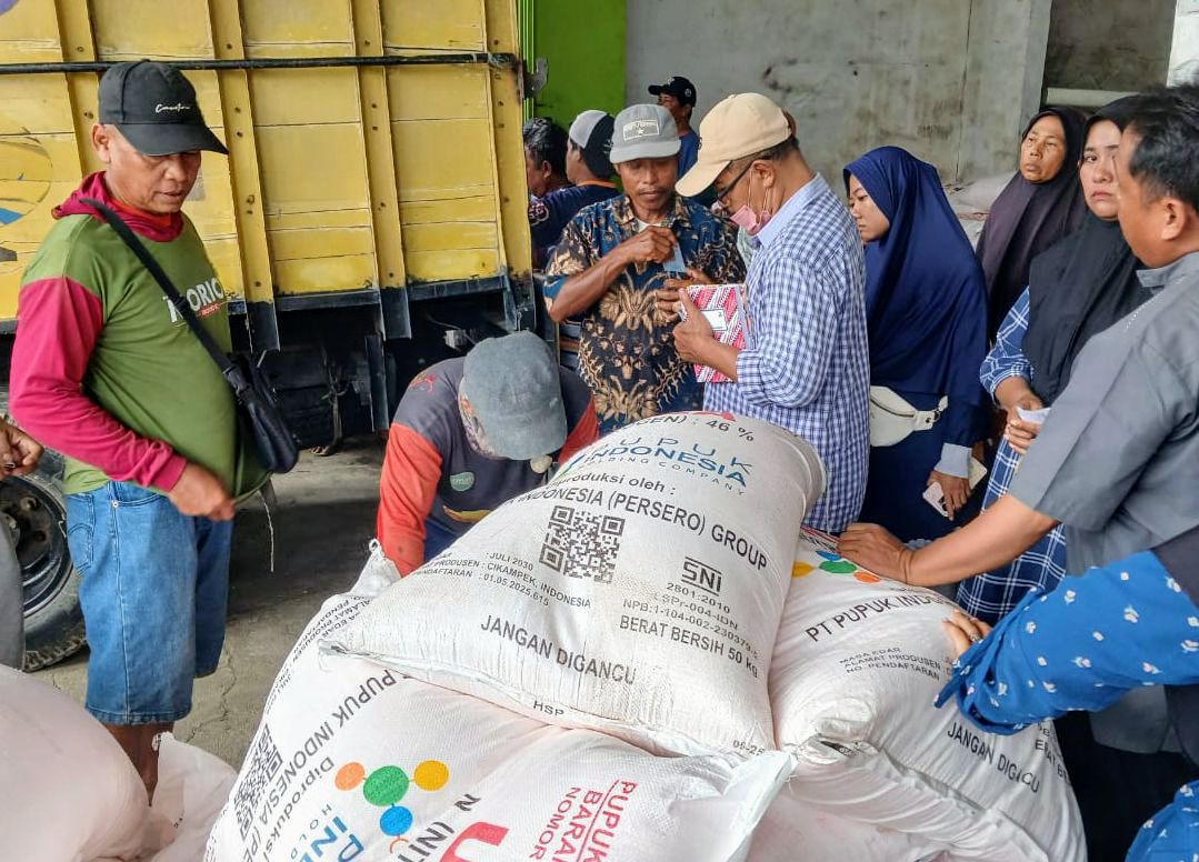 Petani Brebes Antre Berhari-hari untuk Dapatkan Pupuk Subsidi, Ini Penyebabnya 1 IMG 20260113 WA0069