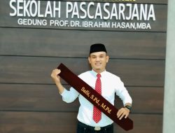 Dari Desa Terpencil Sandang Gelar Magister, Kisah Inspiratif Safii Putra Pulau Siumat