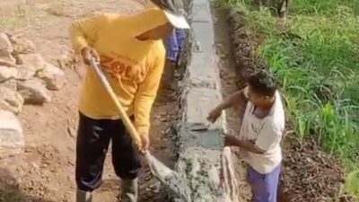 Kepala Kampung Sri Way Langsep Bangun TPT 150 Meter Secara Swadaya, Antisipasi Jalan Rawan Longsor 7 IMG 20260227 WA00161