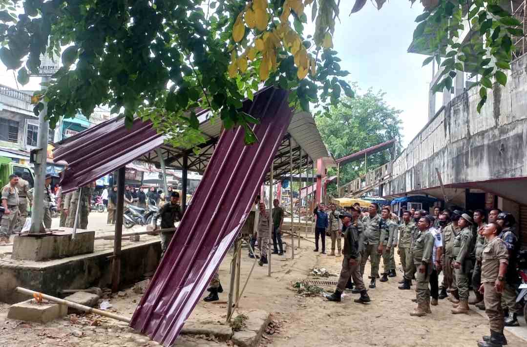 Bongkar Lapak Diatas Parit Latos, Satpol PP Langsa: Pengelola Sangat Kooperatif 2 IMG 20260205 115853