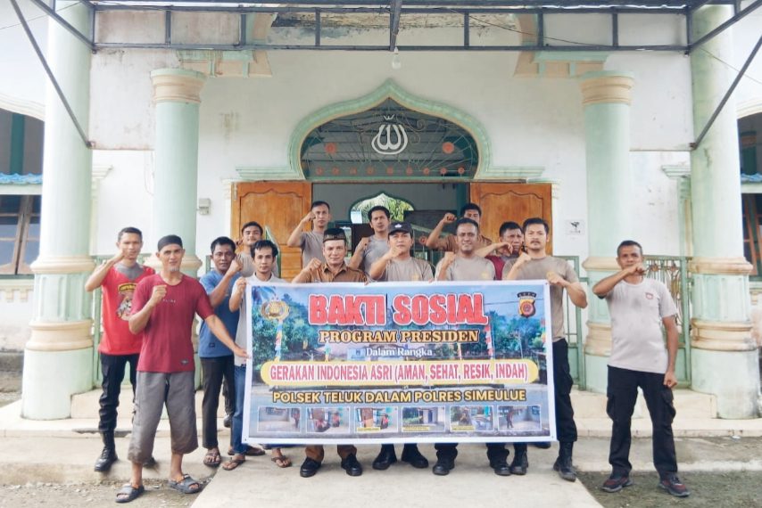 Kapolsek Teluk Dalam, IPDA Zainur, bersama personil dan masyarakat setempat, Senin (9/2/2026). Foto: (Ist).
