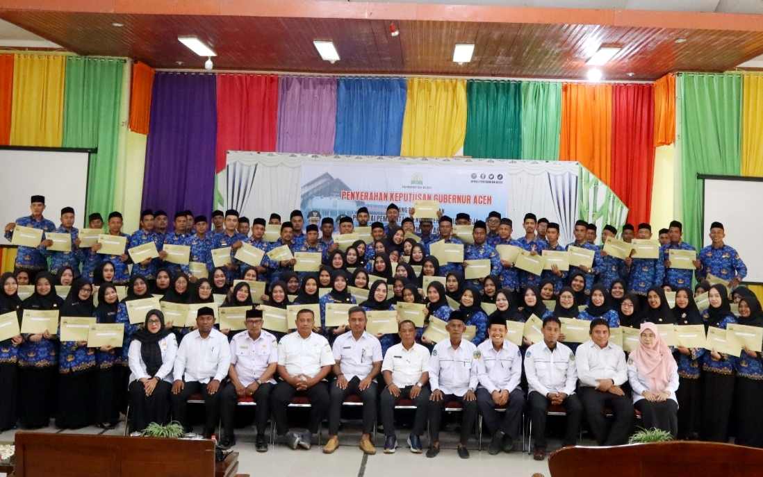 Cabang Dinas Langsa Serah SK 108 Tenaga Kependidikan PPPK Paruh Waktu 1 IMG 20260212 193745