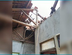 Door to Door Jemput Bola, Nakes Bantu Kusnadi Pasien TB yang Tinggal di Rumah Ambruk