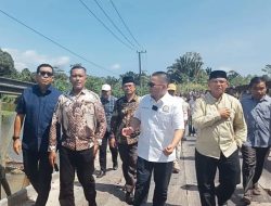 Reses ke Simeulue, Anggota DPR RI Ghufran Tinjau Jembatan Lala Bahagia yang Rusak