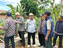 Jembatan Kali Longkrang Putus Akibat Banjir, Wabup Janji Bisa Dilalui Kembali Sebelum Lebaran!