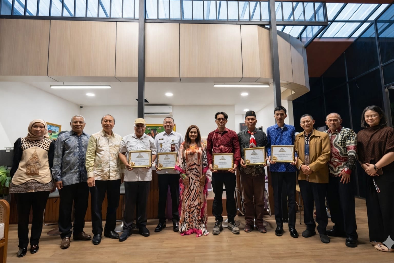 Mantan Kepala Badan Intelijen Strategis (Kabais) TNI, Laksda TNI (Purn.) Soleman B. Ponto menekankan pentingnya segera membentuk Undang-Undang (UU) Bela Negara sebagai landasan hukum yang jelas bagi implementasi nilai-nilai bela negara di Indonesia.