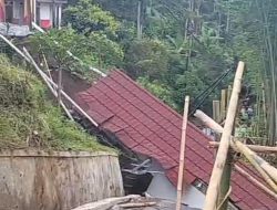 Mencekam! Longsor Hanyutkan Bangunan Kamar Mandi SMP 3 Muhammadiyah Cilibur, Akses Jalan Terputus